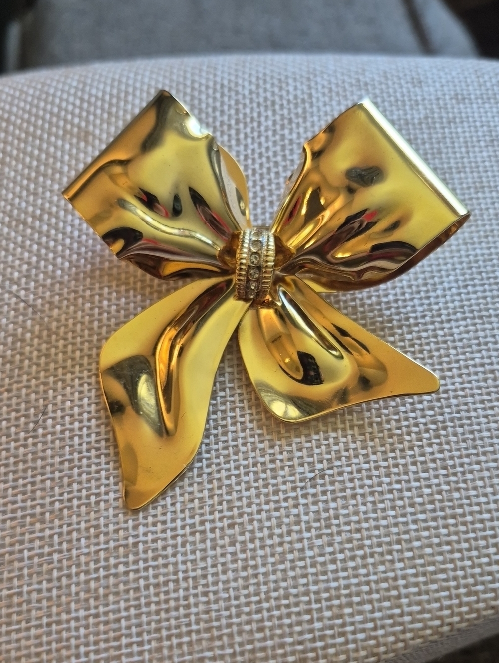 Vintage Large Gold Tone Embellished Bow Ribbon Statement Brooch Pin